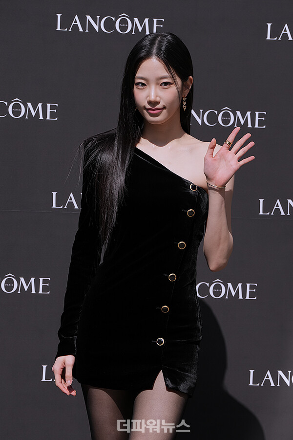 르세라핌카즈하,포토월행사