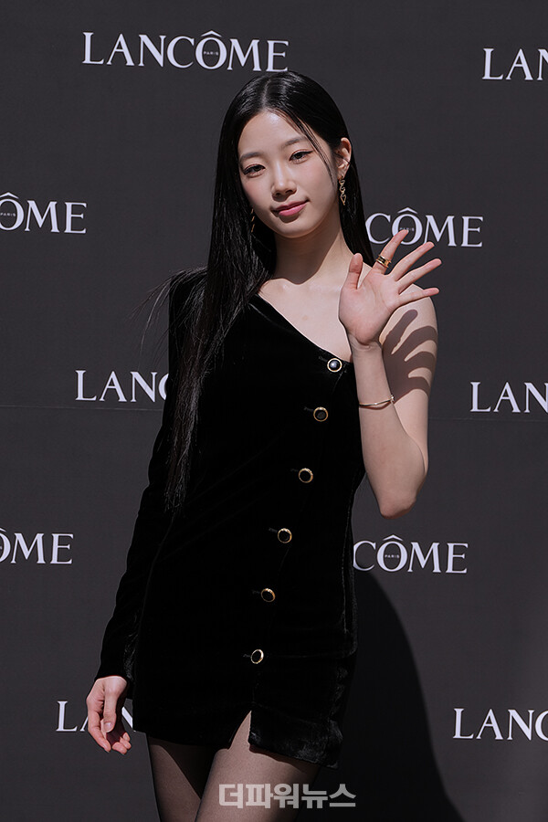 르세라핌카즈하,포토월행사