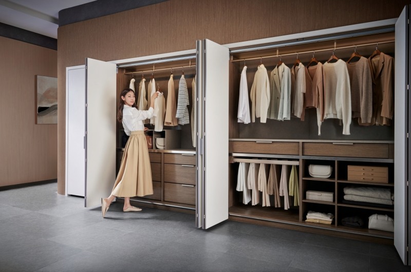 한샘이 모델 한혜진씨와 함께 프리미엄 붙박이장 시그니처 캠페인 이미지.(사진=한샘)