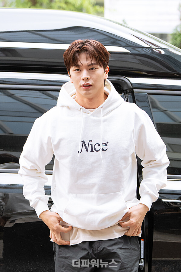 육성재,'싱크로유'녹화출근길