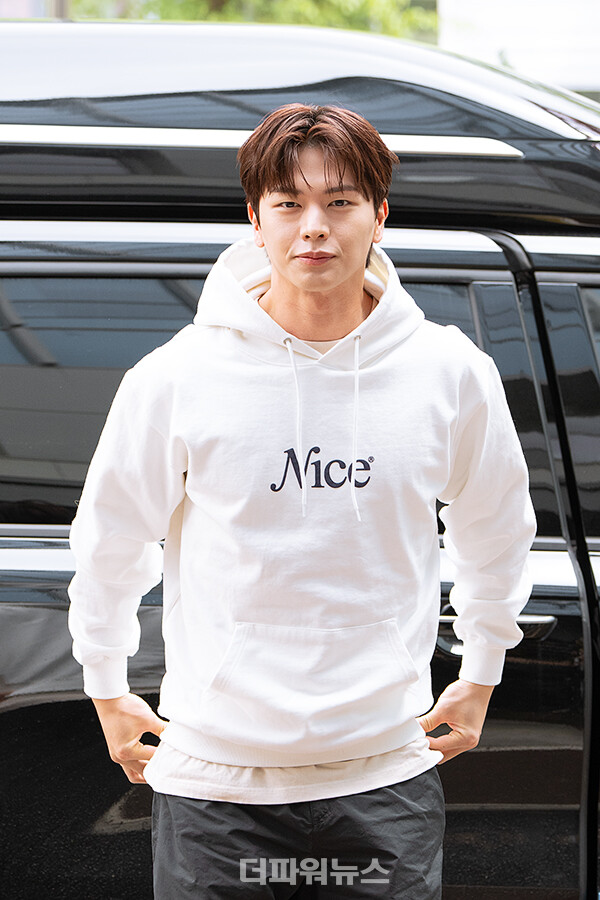 육성재,'싱크로유'녹화출근길