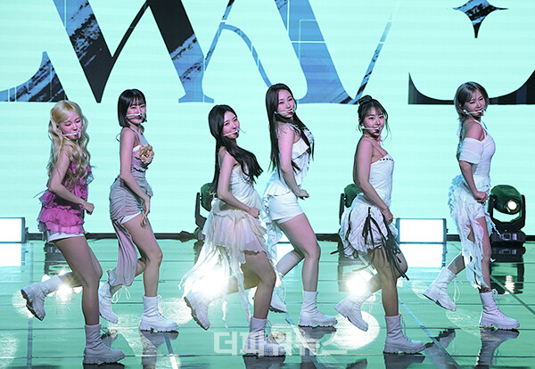 비웨이브,미니앨범쇼케이스