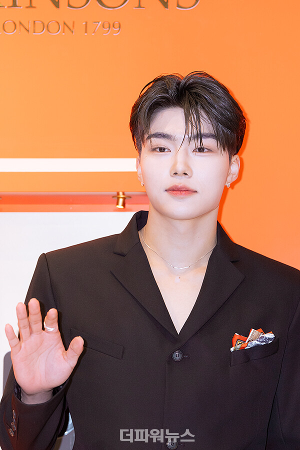 제로베이스원건욱,포토월행사