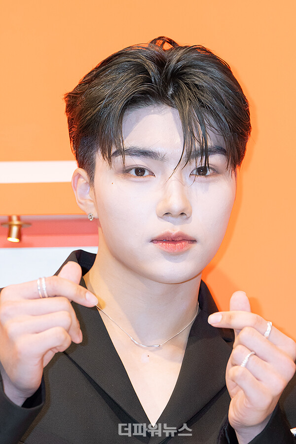 제로베이스원건욱,포토월행사