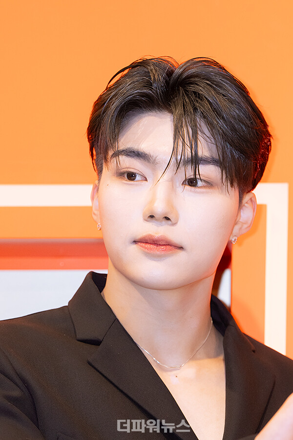 제로베이스원건욱,포토월행사