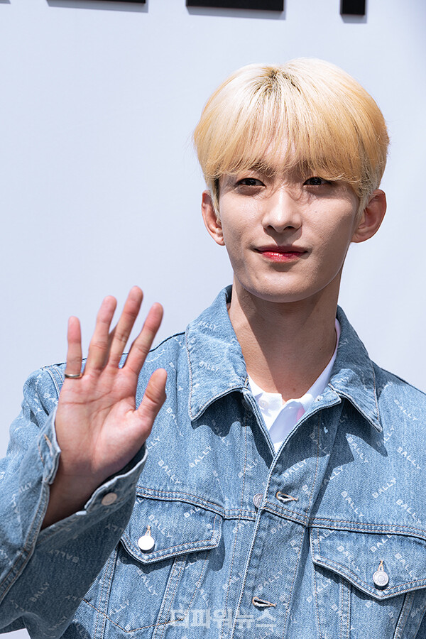 세븐틴도겸,포토월행사