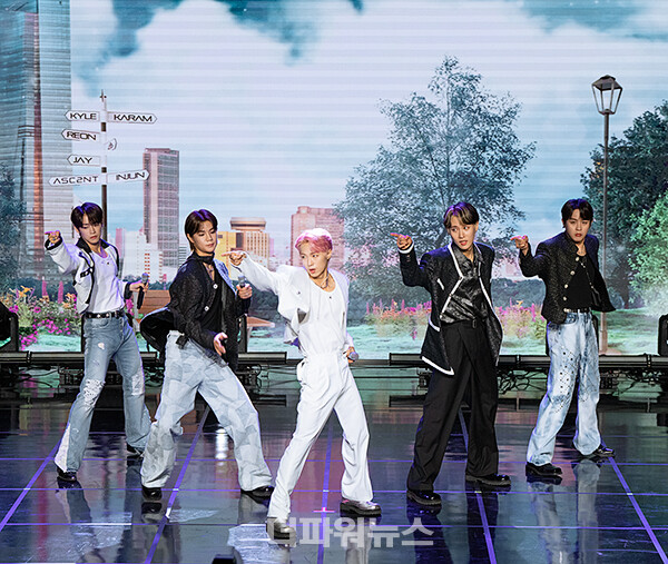 어센트,쇼케이스