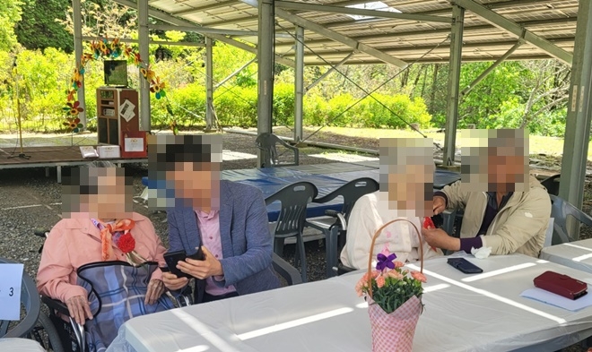 사회봉사명령대상자들의 효도봉사 모습.(사진제공=순천준법지원센터)