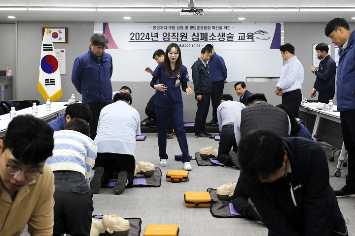 에스알 임직원·협력사 대상 심폐소생술 교육.(사진=SR)