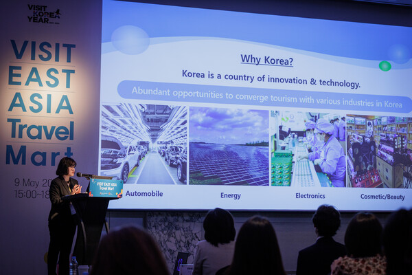 한-아시아역외관광활성화설명회에서한국관광홍보프레젠테이션하는한국관광공사이인숙국제관광전략팀장