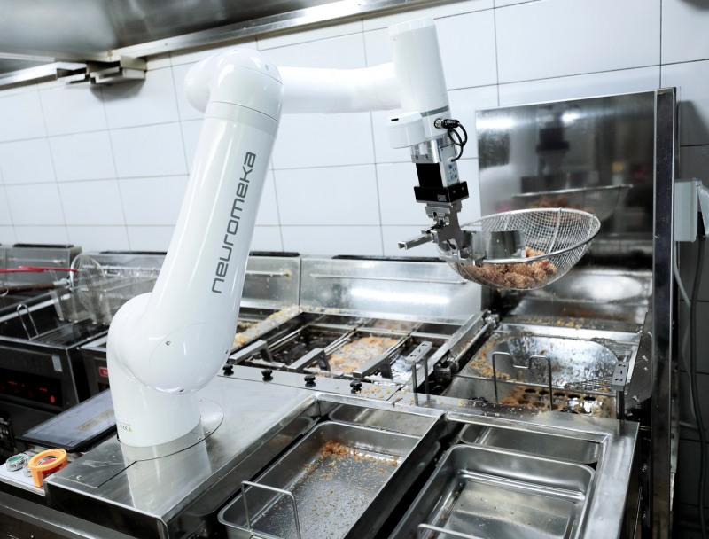 교촌치킨, 치킨 조리 로봇 성능 강화