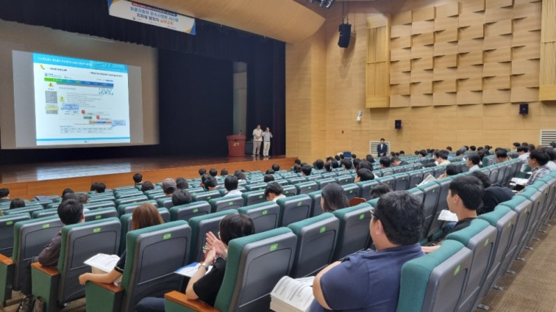 국토교통부(장관 박상우)와 한국교통안전공단(이사장 권용복)은 5월 21일(화) 대전 코레일 본사 대강당에서 전국 지자체 관련 사업 담당 공무원을 대상으로 ‘화물자동차 운수사업 제도 및 시스템 관련 지자체 담당자 교육’을 실시했다.(사진=TS)