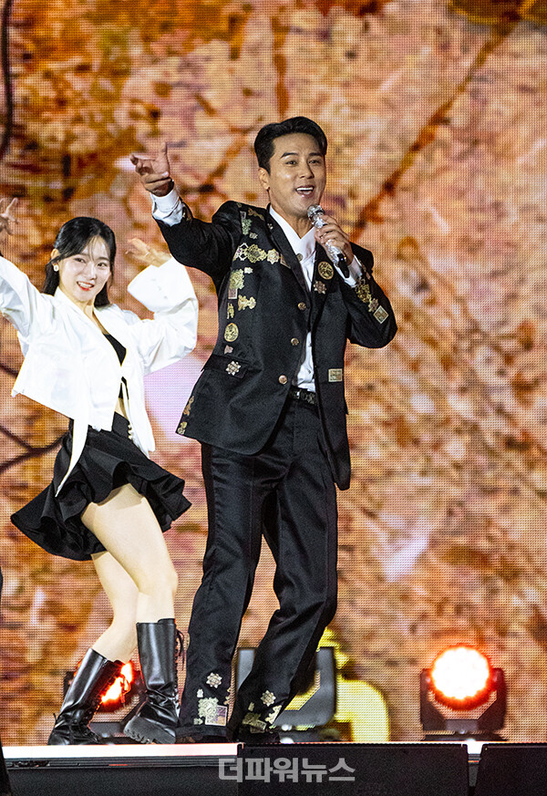 장민호,'2024코리아온스테이지'공연