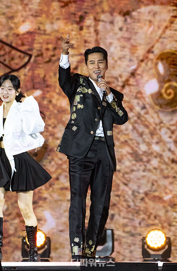 장민호,'2024코리아온스테이지'공연