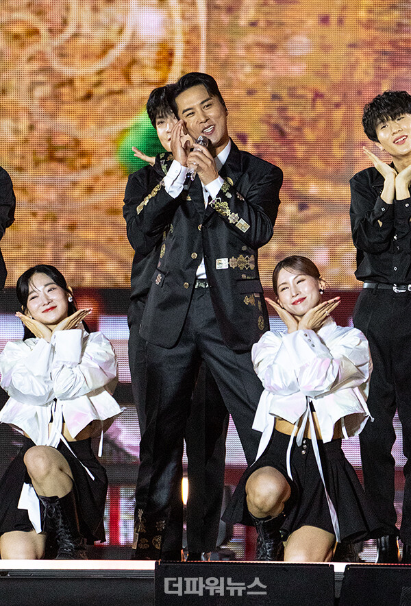 장민호,'2024코리아온스테이지'공연