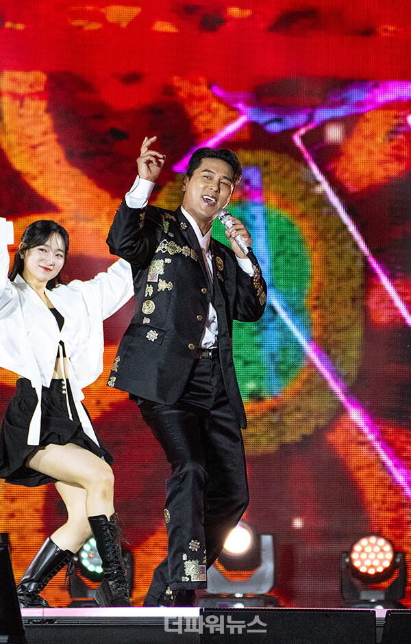 장민호,'2024코리아온스테이지'공연