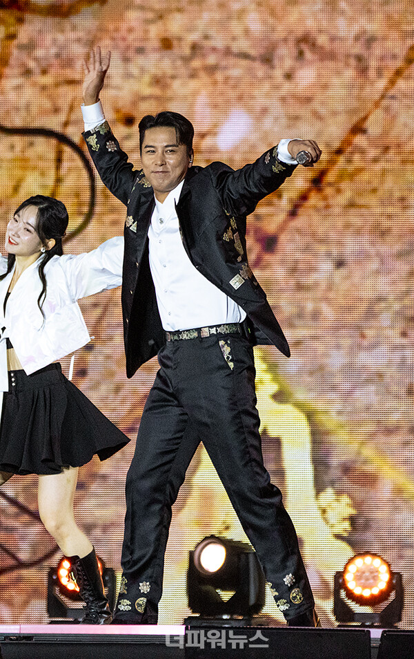 장민호,'2024코리아온스테이지'공연