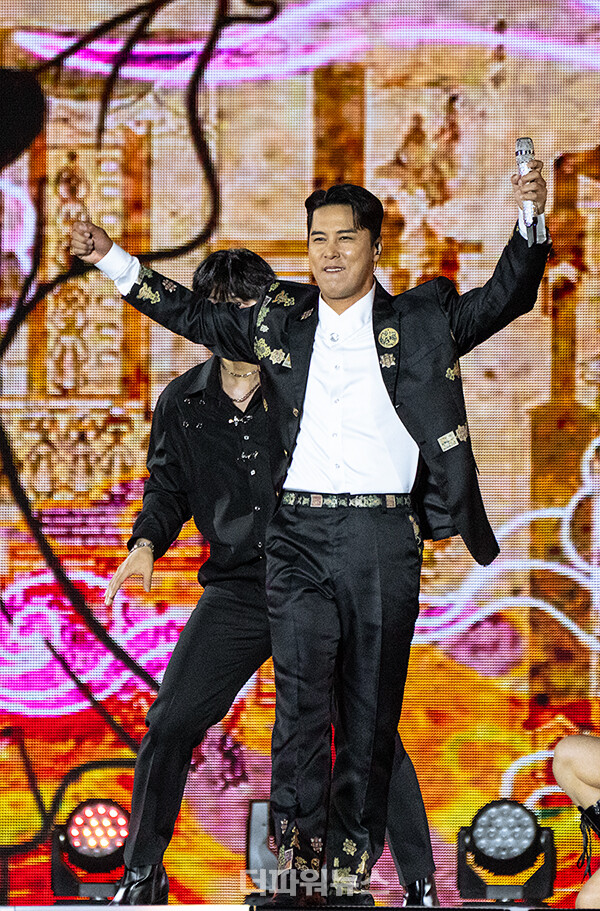 장민호,'2024코리아온스테이지'공연