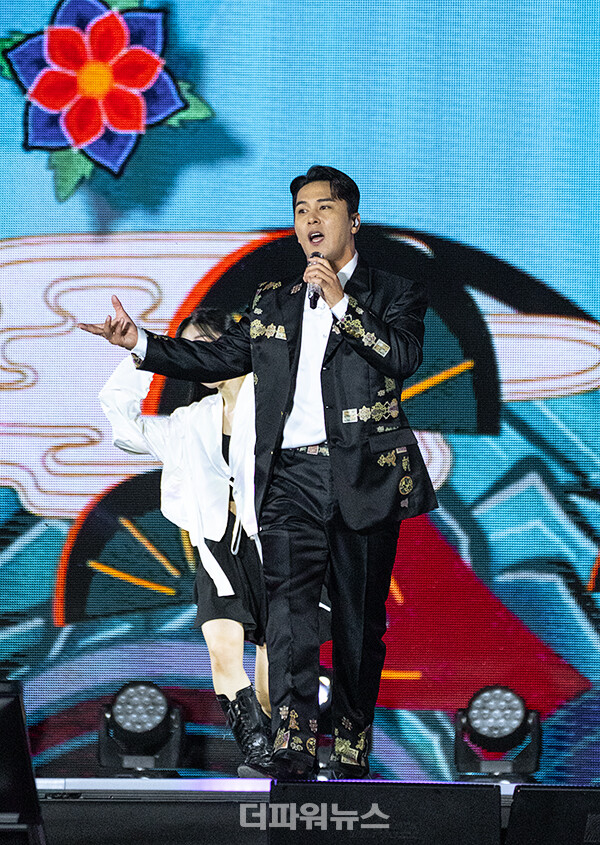 장민호,'2024코리아온스테이지'공연