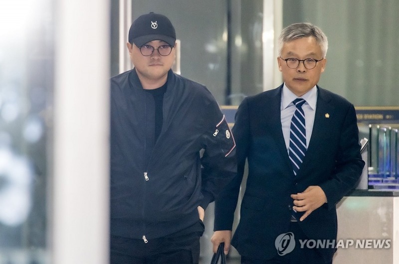 경찰 조사 마친 '음주 뺑소니' 혐의 김호중.사진=연합뉴스)