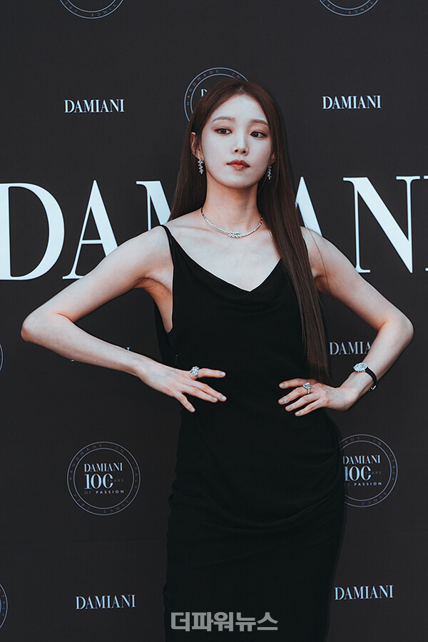 이성경,포토월행사