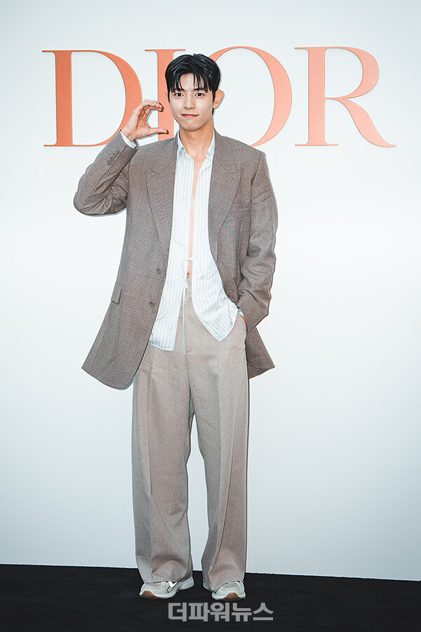 로몬,포토월행사