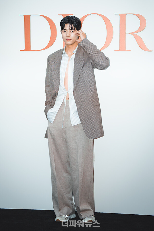 로몬,포토월행사