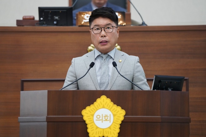 오우택 의원이 5분 자유발언을 하고 있다.