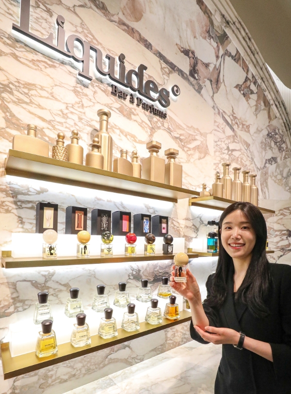 한섬, 리퀴드 퍼퓸바 '스토라 스쿠간' 신제품 출시