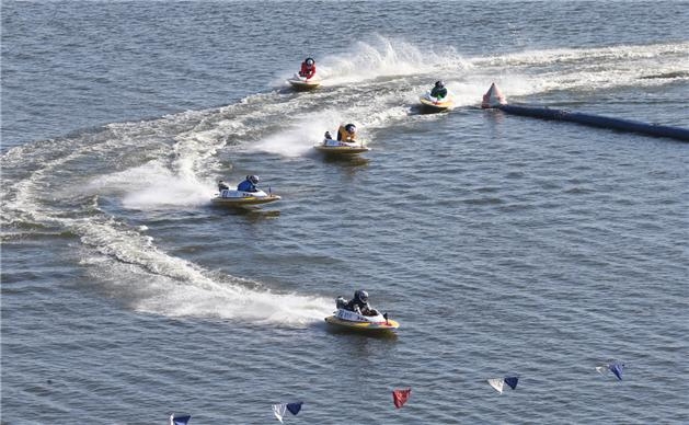 미사리경정장에서 출전한 선수들이 경합을 벌이고 있다. (사진=국민체육진흥공단)