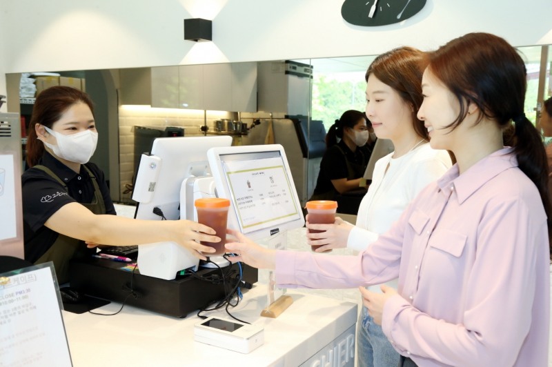 LG생활건강, "일회용컵 사용 17만 5,000개 줄였다"