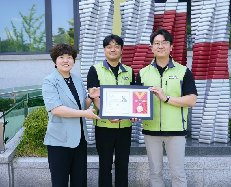 팔도, 적십자 회원유공장 명예대장 수상