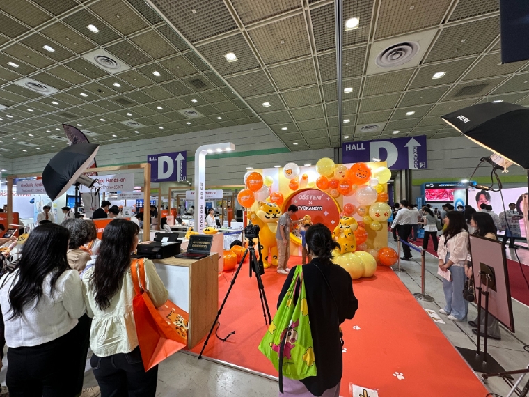 오스템임플란트, SIDEX 2024 성료..."전시회 최초 덴올 라이브쇼 현장 생방송"