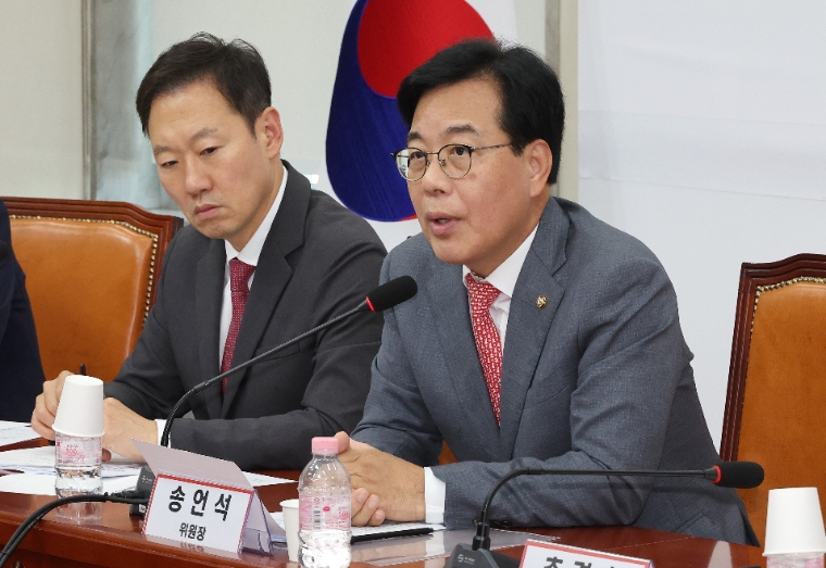 국힘 송언석 (오른쪽) 재정세제개편특위 위원장 (사진=연합뉴스)