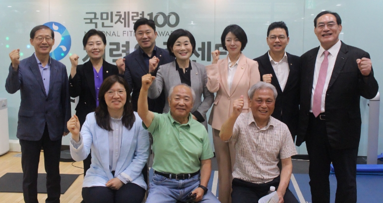 김희정 (뒷줄 가운데) 국회의원 (사진=연합뉴스)