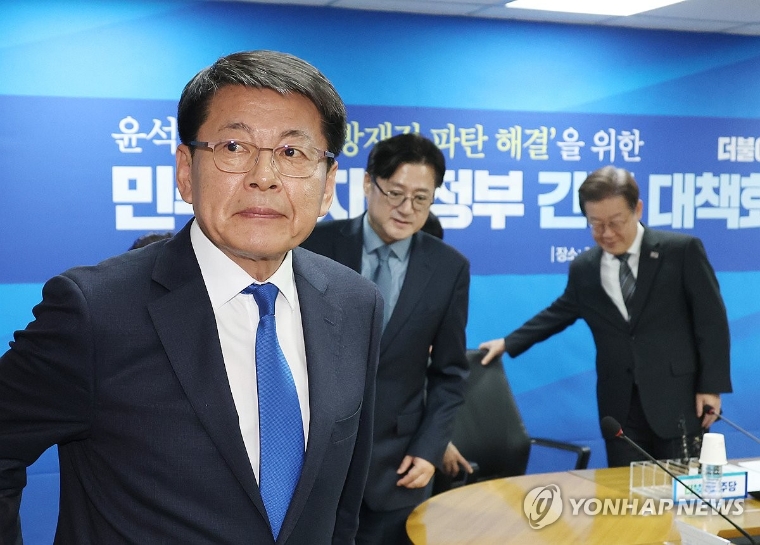 서삼석 (왼쪽) 국회의원 (사진=연합뉴스)