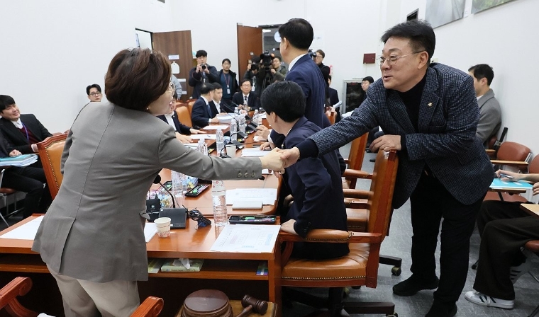 허종식(오른쪽) 국회의원 (사진=연합뉴스)