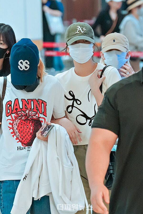 르세라핌김채원-홍은채-사쿠라,김포국제공항입국