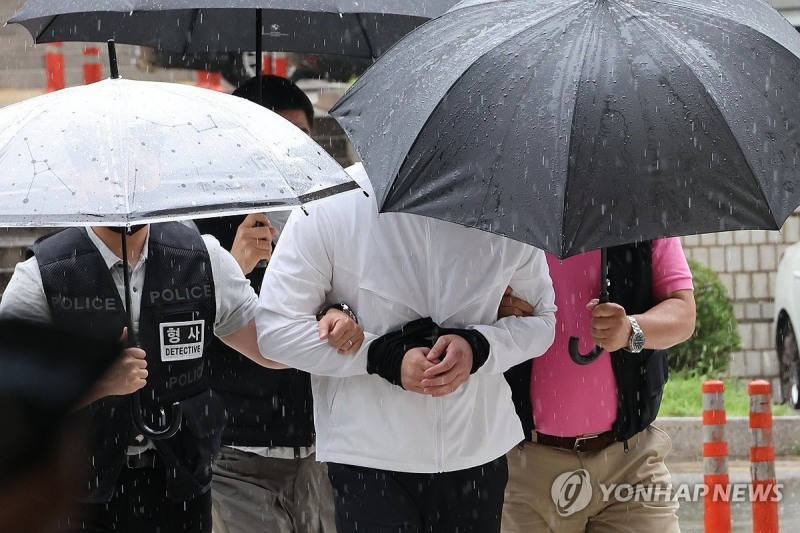 법정 향하는 '흉기 위협' 운전자.(사진=연합뉴스)