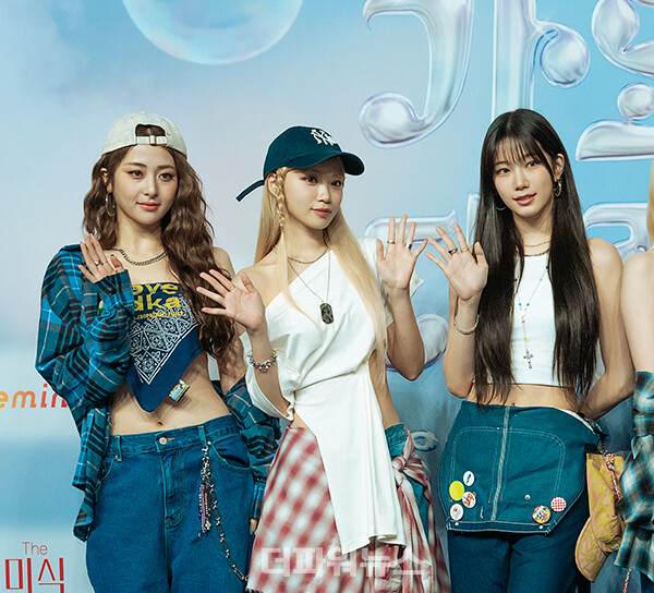 르세라핌허윤진-김채원-카즈하,2024SBS가요대전블루카펫