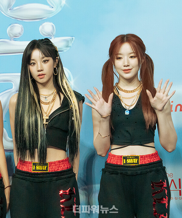 여자아이들우기-슈화,2024SBS가요대전블루카펫