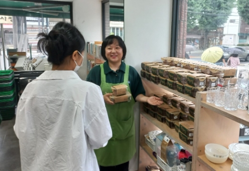 락앤락, 탑클라스, 미니 김치 냉장고 등 1,900여점 기부