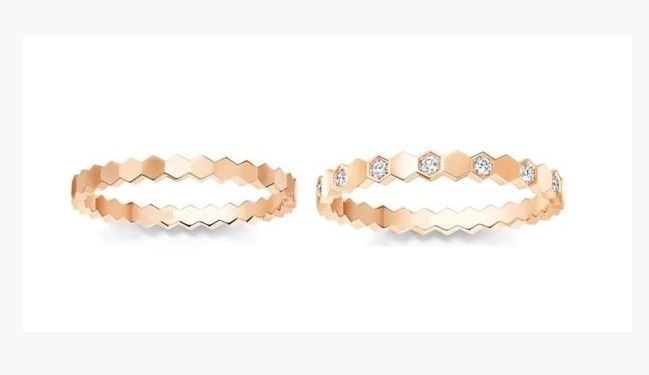 서로의 미래를 약속하며 장만한 커플링(좌쯕 A 씨 것 오른쪽 B 씨 것 링 가운데 이니셜이 있지만 지운것임))