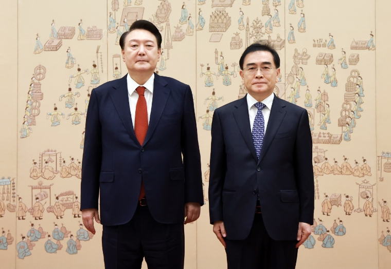 태영호 (오른쪽) 사무처장 (사진=연합뉴스)