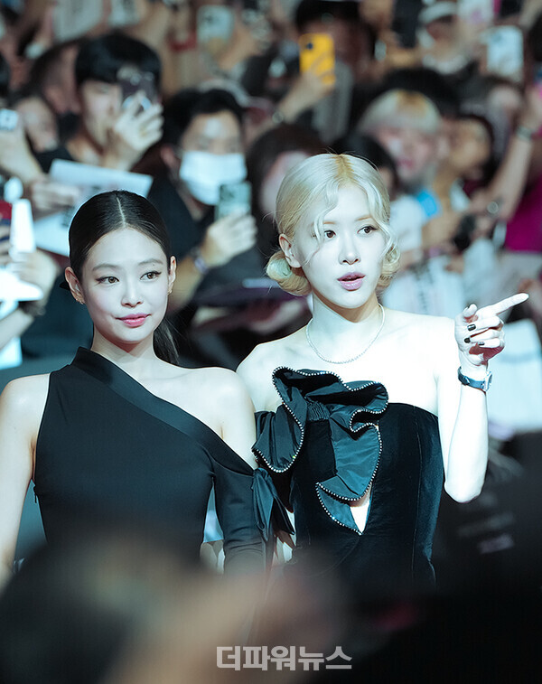 블랙핑크제니-로제,'블랙핑크월드투어본핑크인시네마스'핑크카펫