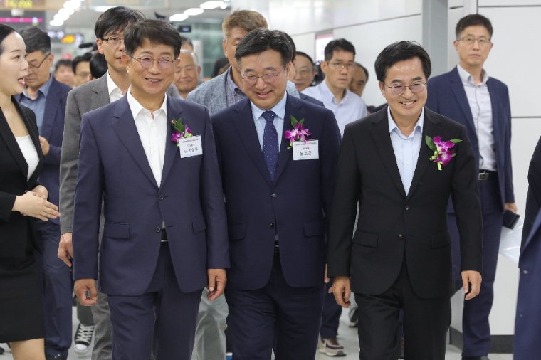 8호선 연장 별내선 개통식 윤호중 (가운데) 의원 (사진=연합뉴스)