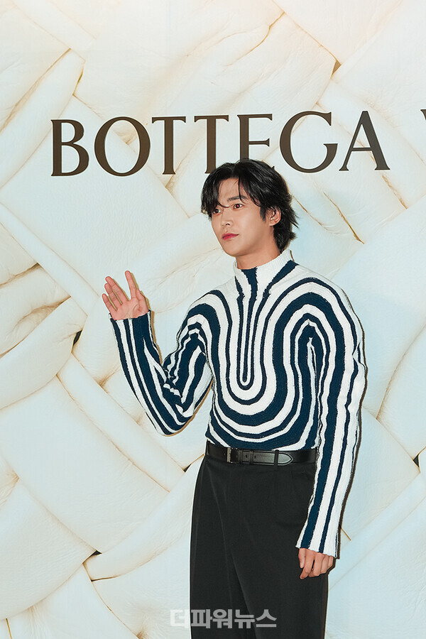 로운,포토월행사