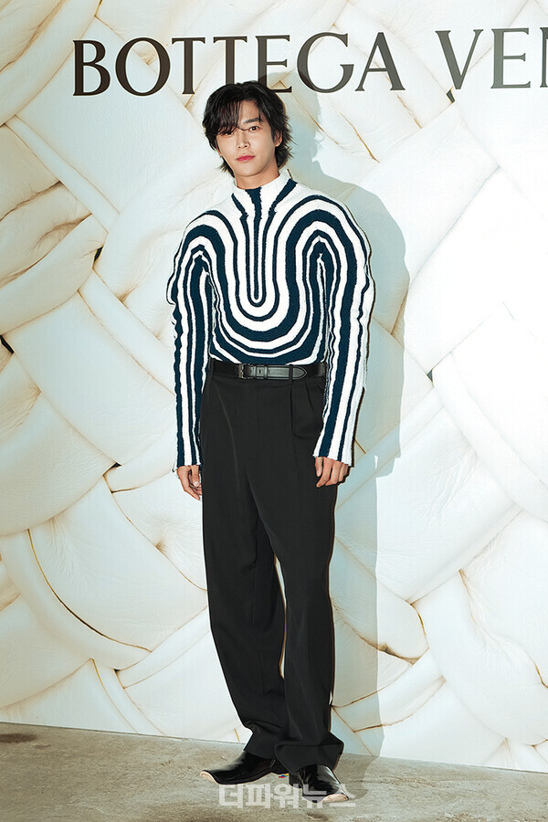 로운,포토월행사