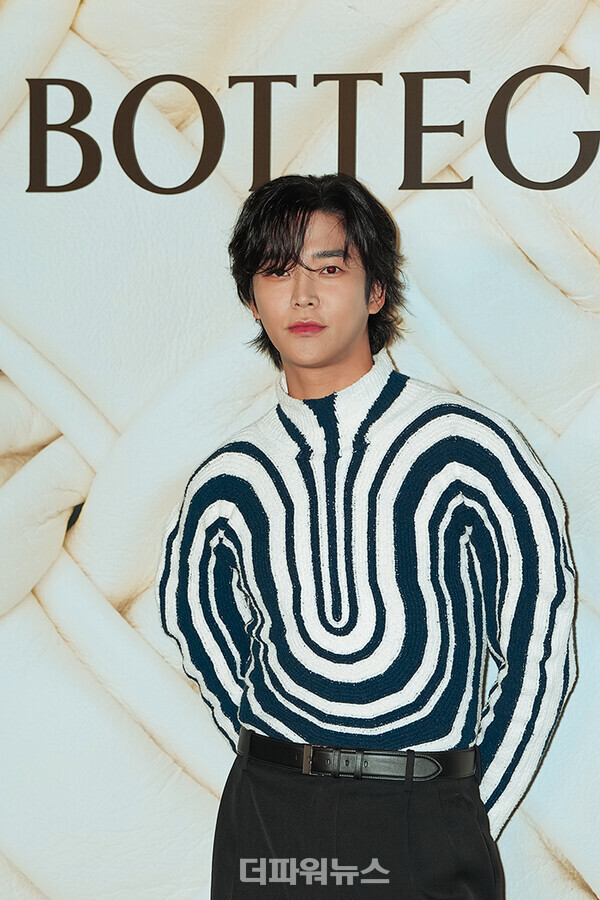 로운,포토월행사