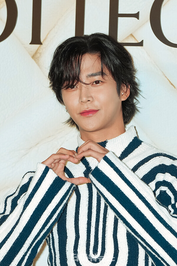 로운,포토월행사